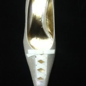 J Renee subtle iridescent cream heels